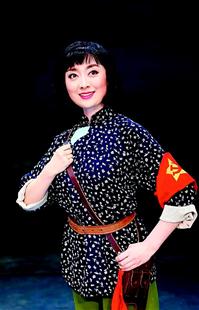 昨晚,青年演员张晓娇,袁筱璇又登台饰演"韩英".