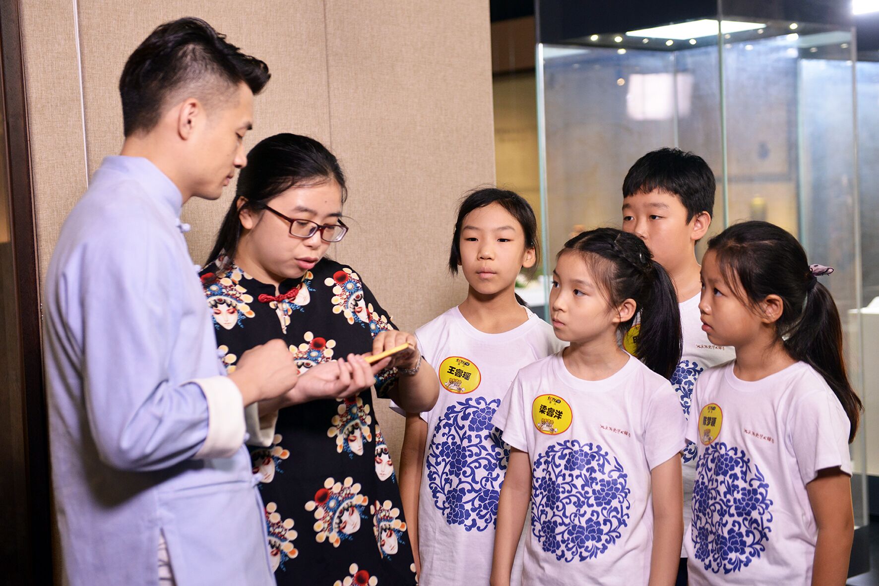 节目走进北京陶瓷艺术馆,陶瓷宝贝们一起录制中国陶瓷文化探宝节目