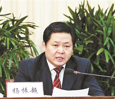 昨天上午,中央纪委监察部网站发布消息称,安徽省政府原党组成员、副省长杨振超,四川省政府原党组成员、副省长李成云均被“开除党籍”、“开除公职”。同时,二人涉嫌犯罪问题、线索及所涉款物移送司法机关依法处理。