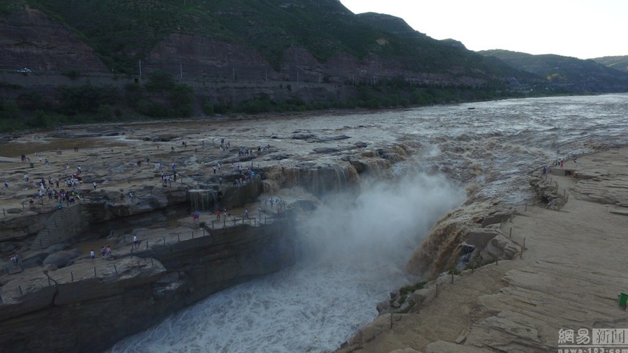 黄河壶口瀑布入汛(组图)7月25日,山西省临汾市,受上游