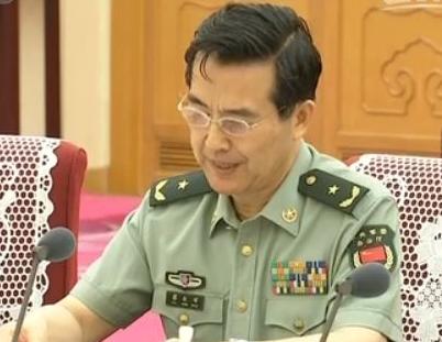 从佩戴的肩章可以看出,蔡红硕现在少将军衔,他2015军改消息