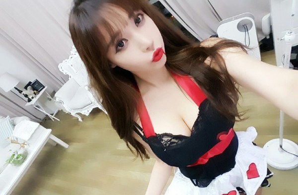 韩国网络美女主播许允美私密照没辙!
