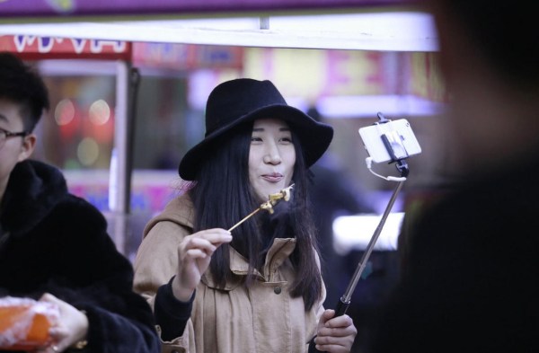 网络女主播的荧前幕后:有人花20万只为请吃
