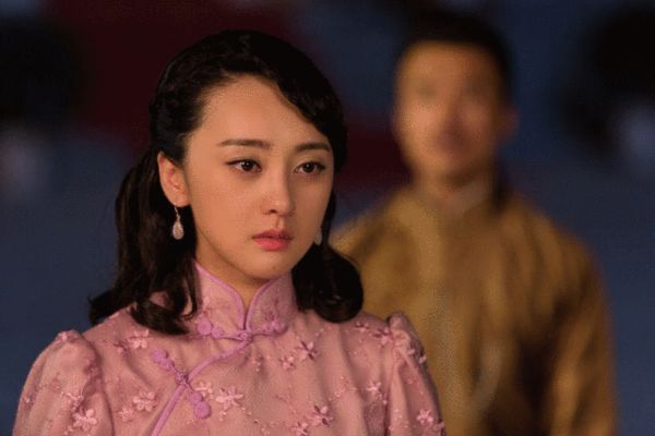搜狐娱乐讯 近日,改编自张艺谋御用编剧肖克凡的同名小说《天津大码头