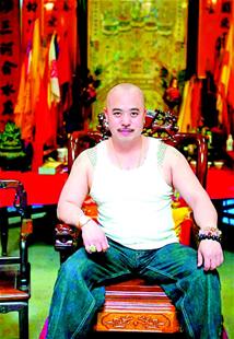 【湖南岳阳黑帮老大是谁】河南鹤壁黑帮老大照片 河南信阳黑帮老大
