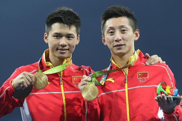 【快报】:林跃陈艾森男双十米板超高比分夺冠