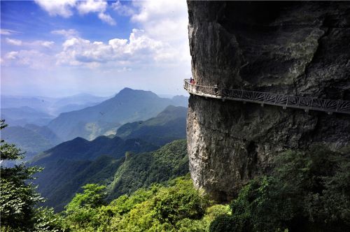 绝壁栈道