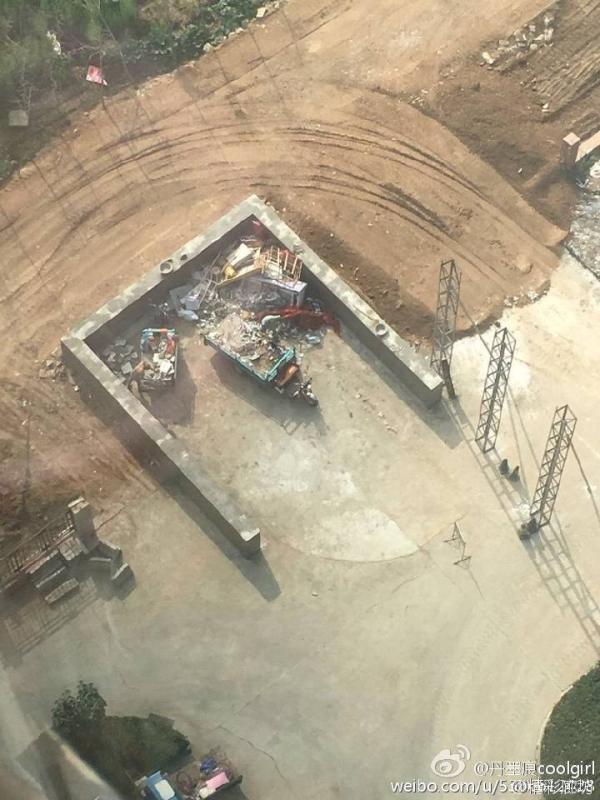 河北燕郊一小区物业建垃圾场等引业主维权，十名业主堵路被拘