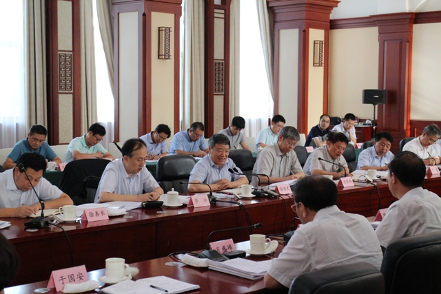 徐绍史一行在沈阳召开了辽宁省部门地方座谈会,听取辽宁省以及沈阳市、大连市情况介绍,并实地考察了北方重工集团、沈阳机床集团等企业,分别召开深化国有企业改革座谈会、促进民营经济发展和民间投资座谈会;在抚顺市实地调研了沈抚新城建设、抚顺特钢生产经营、西露天矿地质灾害、新抚采煤沉陷区治理和居民避险安置等情况,并听取抚顺市总体情况介绍。