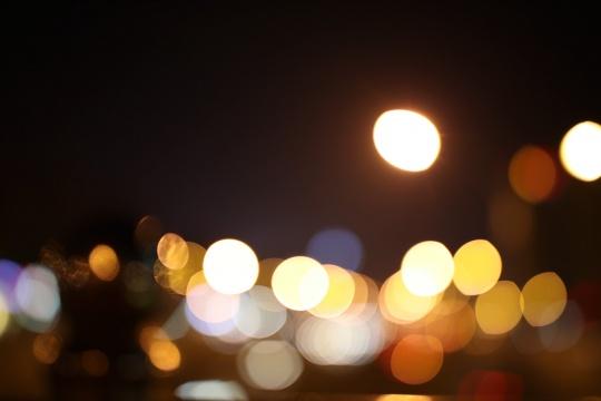 4序列之外,同焦段比较常见的最大光圈都是f1.8,f2.0,f2.8.