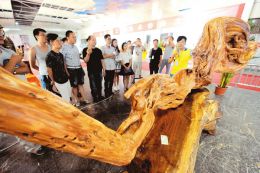 由山西省工艺美术协会主办的"山西首届三晋崖柏艺术展"