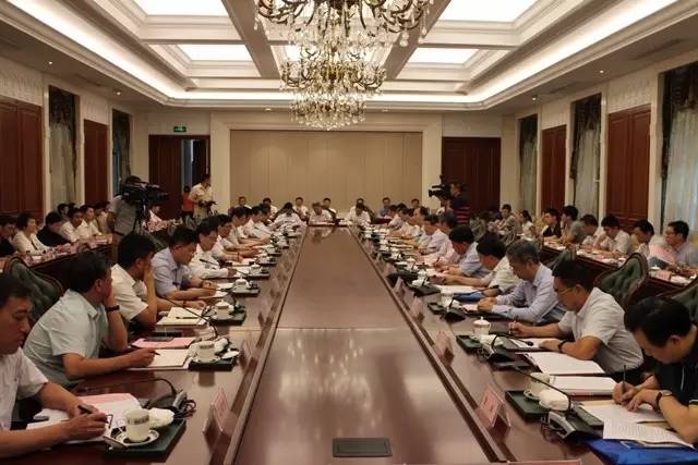 徐绍史主持召开座谈会