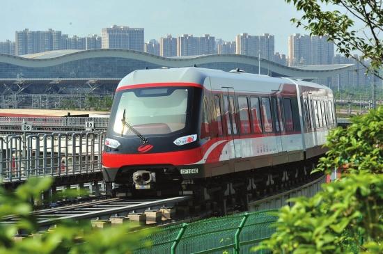 长沙磁浮快线试运营三个月 日均客流量5991人次(组图)8月11日,运行中