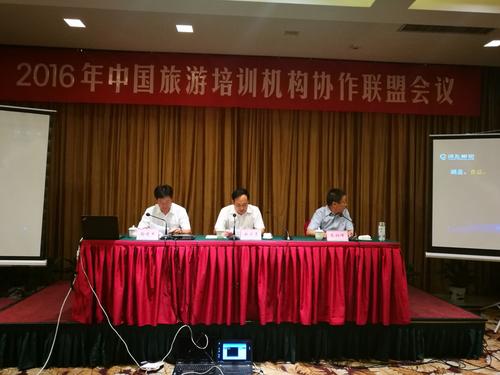 兵团旅游局党组成员、副局长赵大勇在开幕式致辞