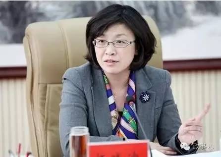 “政事儿”注意到,与张秀萍同日被“双开”的杨晓波,在高平有“美女市长”之称。在杨晓波之前,已有两任高平市长被查。