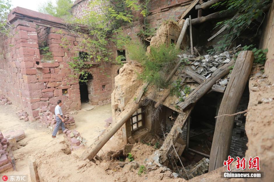 庄园共建有41孔窑洞,房子30余间。百余年来石寨巍然耸立在崇山峻岭之中,颇为壮观。现已为郑州市文物保护单位,但由于年代久远,缺乏修善,已经损坏严重,大部分坍塌,亟待保护。 东方IC 版权作品 请勿转载