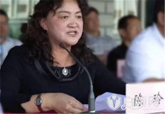 在办学之前,陈玲是做房地产的。天下公司信誉资讯公示体系显现,2000年,一家名为建坤的房地产开辟有限公司在甘肃榆中建立,注册资源为6000万公民币,公司国有两个天然人股东,一个是陈玲,任履行董事兼总司理、司理,出资3600万,另外一个是王不祥,任监事,出资2400万。