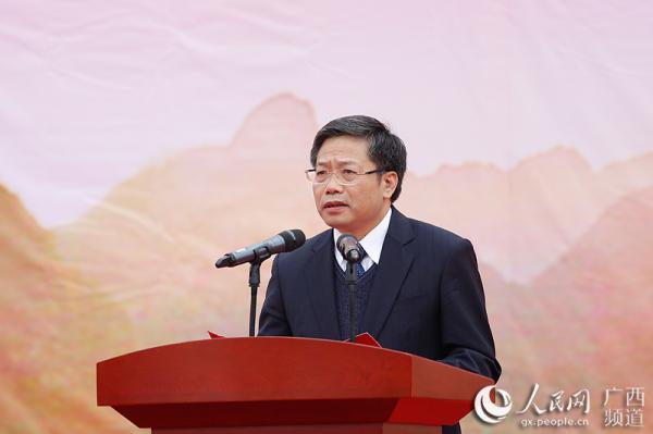 彭晓春,男,汉族,1961年11月生,广西合浦人,1985年4月参加国家共产党,1989年7月参与工作,中心党校实践部研讨生班党的缔造业余结业,研讨生学历,法学硕士。