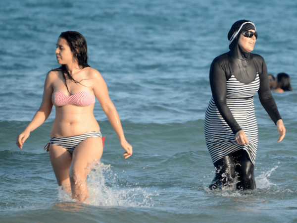 法总理挺穆斯林泳衣禁令：裸露的胸部比头巾更法国2