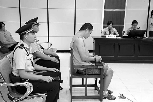 男子用枪在公园劫杀无辜情侣:不想活了 找垫背的