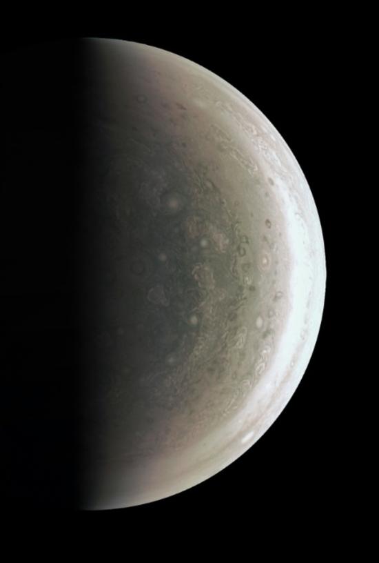 nasa曝光土星两极照片 难以想象的震撼美(组图),土星五为什么退役