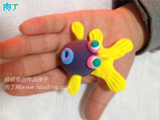【组图】轻粘土卡通作品之可爱的小金鱼的详细制作步骤(组图)