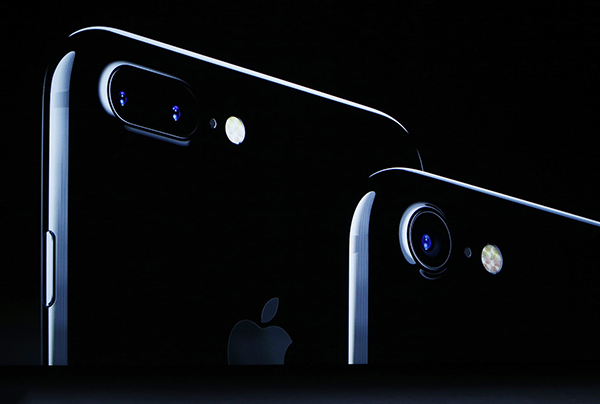 iPhone7发布会讲了8件事 取消耳机接口获最热