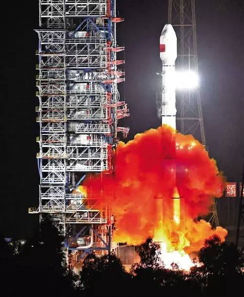 2015年7月25日,搭载两颗新一代北斗导航卫星的“长征三号乙远征一号”运载火箭在西昌卫星发射中心点火发射。