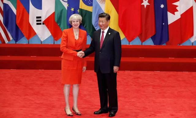 据新华社报道,习近平指出,中方愿同英方一道,继续推进经贸投资、能源、基础设施建设、金融等重点领域务实合作。双方应该增进政治互信,扩大共同利益,妥善处理分歧。