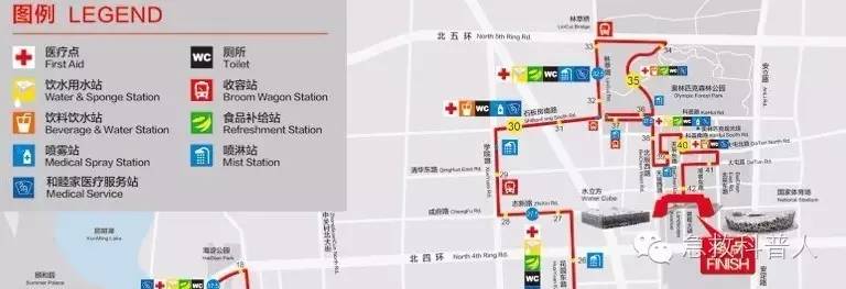 一一我在电台里听到有人呼叫:“37.5公里处有人倒地”,我就立即从38公里处(这是我这次北京马拉松的保障点位)出发。很多人说是37.5,我感觉还真不是,应该是37.5和38之间,更靠近37.5的地方。因为我听见37.5公里的AED急救员一开始并没有发现这个患者,大约十几秒之后37.5处的AED急救员才赶到,但我还是坚持也赶过去,因为我怕人手不够或者设备出现意外。当我到达的时候,已经有三名医务人员在场(两名和睦家医院医务人员、一名37.5公里处的AED急救员),请看现场照片: