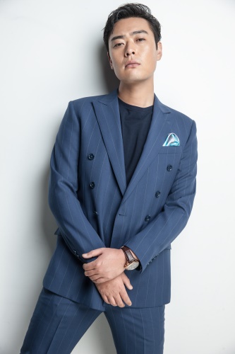 演员张桐从"抗战英豪"到"现代型男"