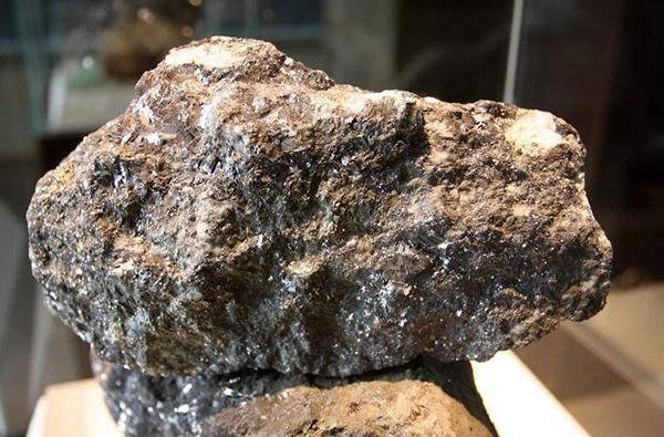 新疆发现超大铅锌矿储量近1900万吨 系全国最