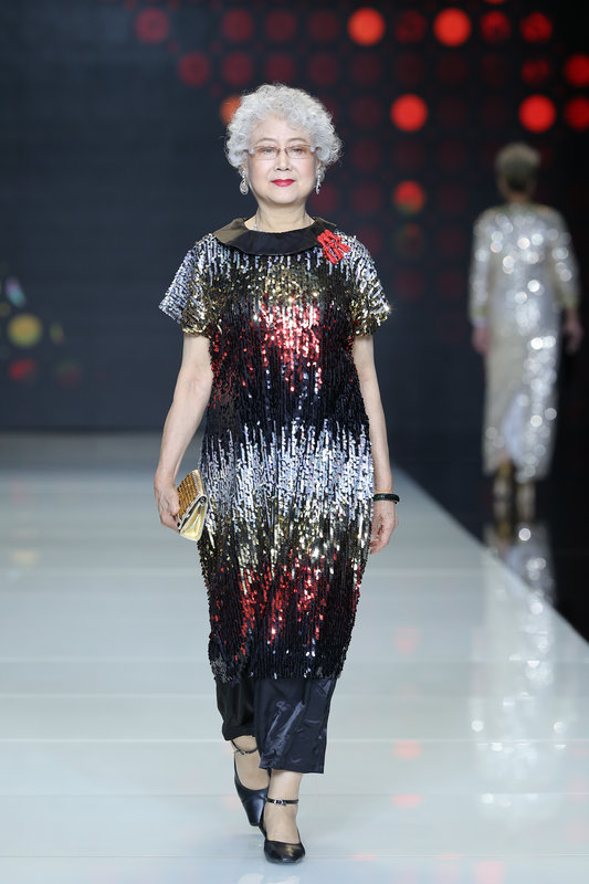 刷新王德顺走秀年龄 中老年模特首秀北京时装周