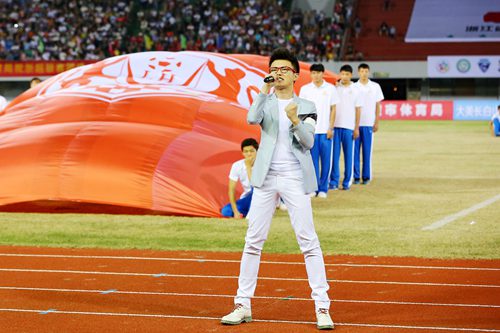 丁克森助阵浙超联赛开幕式献唱主题曲
