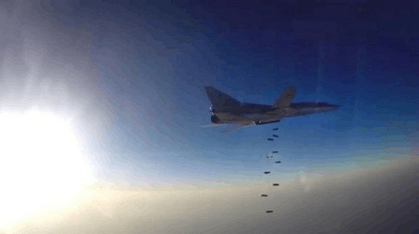 俄军无视美国警告 加强在叙利亚轰炸行动(图)-搜狐军事频道
