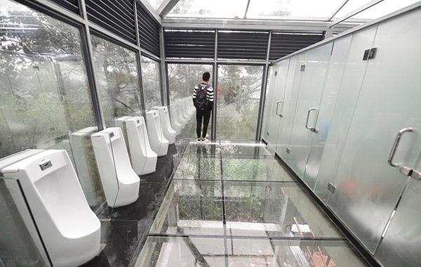 湖南石燕湖透明厕所引热议 官方:不会暴露隐私