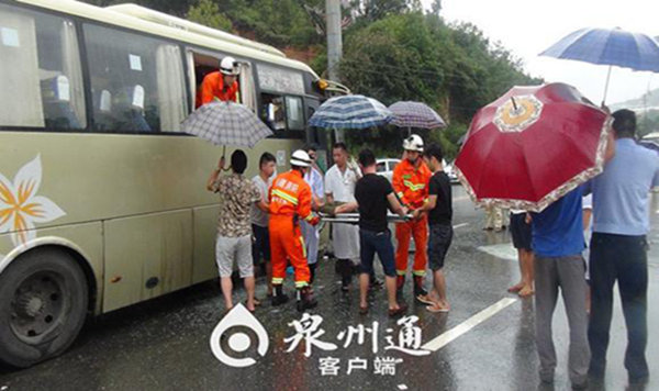 10月9日13时许,福建省道206线安溪路段因暴雨发作交通事变。(来历:泉州通)