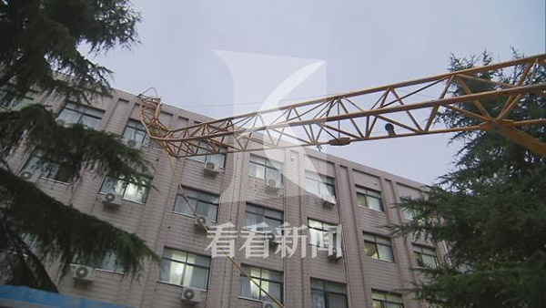 上海音乐学院工地塔吊倾覆 幸无人员伤亡