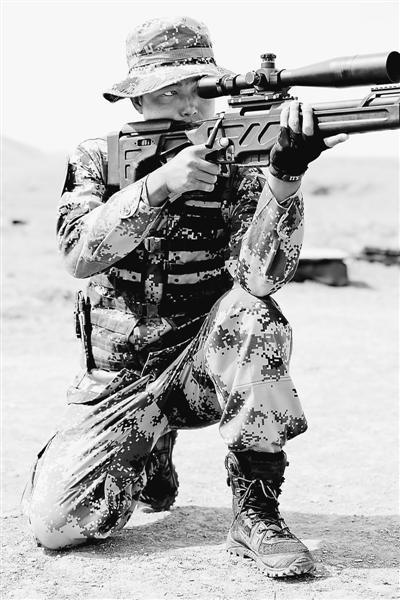 中国特种兵百米射断电线 国际狙击手竞赛夺冠 中国特种兵百米射断电线 国际狙击手竞赛夺冠