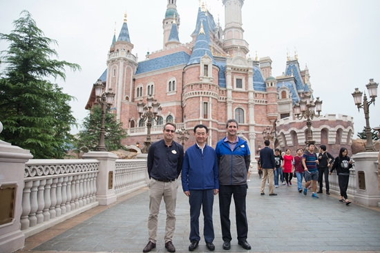 10月26日，王健林到访上海迪士尼