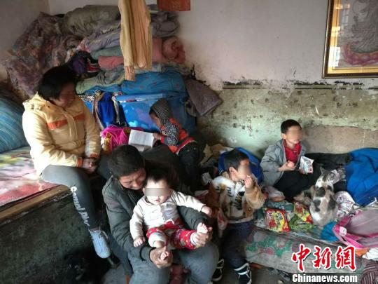 文成县新闻网：内蒙古男子“捡”了个媳妇生了5个娃 生活成难题