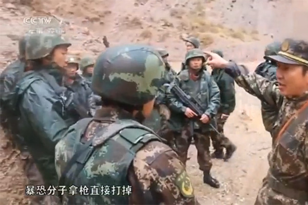 这片山区方圆数千平方公里,人迹罕至,当时温度已降至零下,常常狂风大作、飞雪漫天。