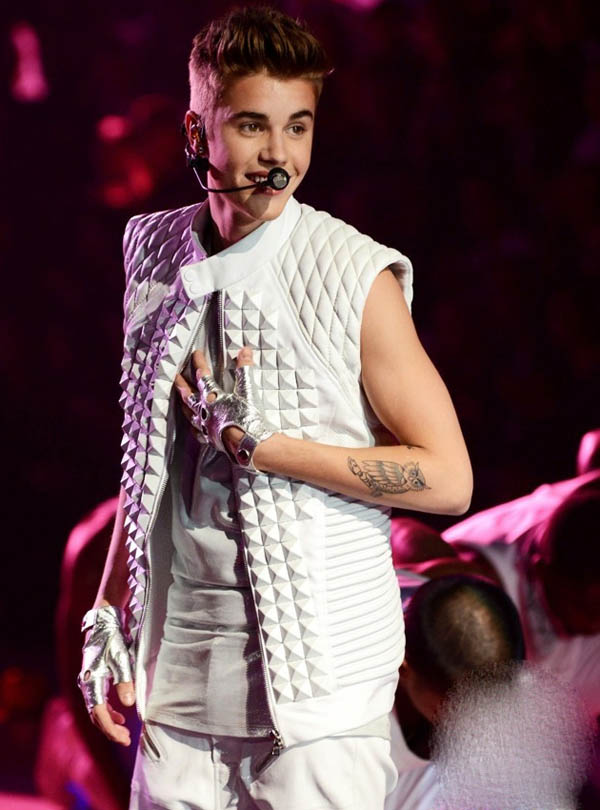 2012表演嘉宾:Justin-Bieber
