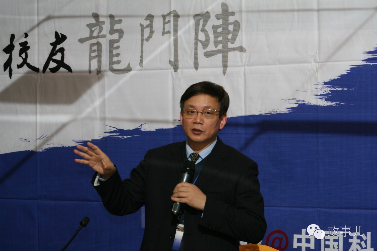 2003年，侯建国当选中国科学院院士，主要从事纳米材料与结构、单分子物理与化学、扫描隧道显微学研究。