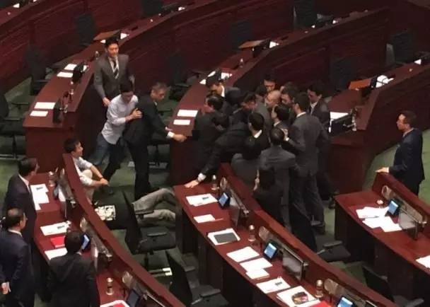 是时分给这些“港独”份子一次完全的教导了!