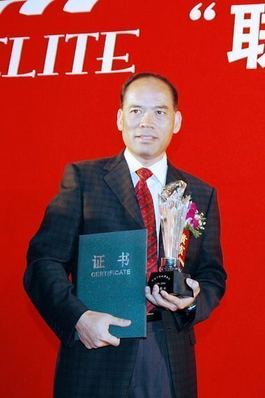 在该团体事情时期,庄耀前后负责过总司理、党委副布告、董事长、党委布告等职。