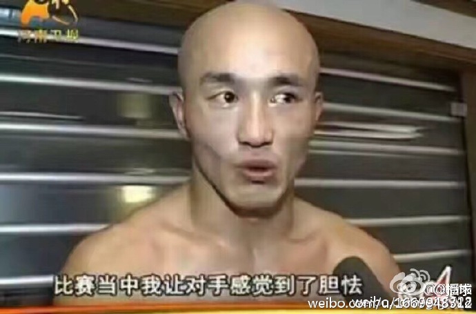 而他口中“胆怯”的对手,昨天(11月6日)在微博上发声,认为自己遭遇了不公判罚:“认为我没输的请点赞!”