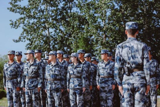 最别具一格自我介绍新战友蔡俊杰让女兵不淡定