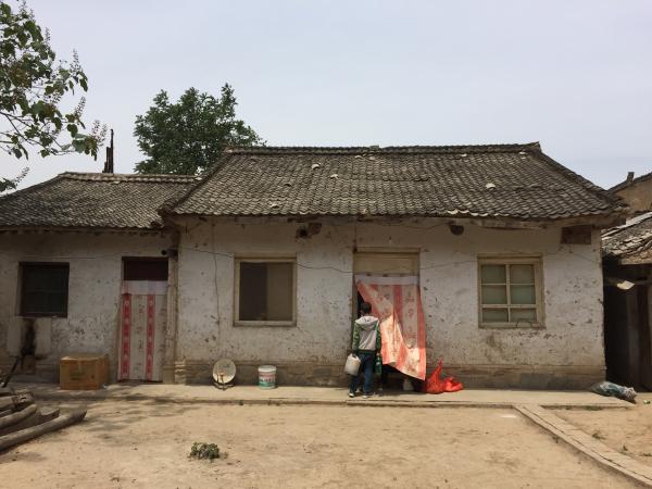范银贵一家三口租住的危房。 本文图片均为澎湃新闻记者 王健 图