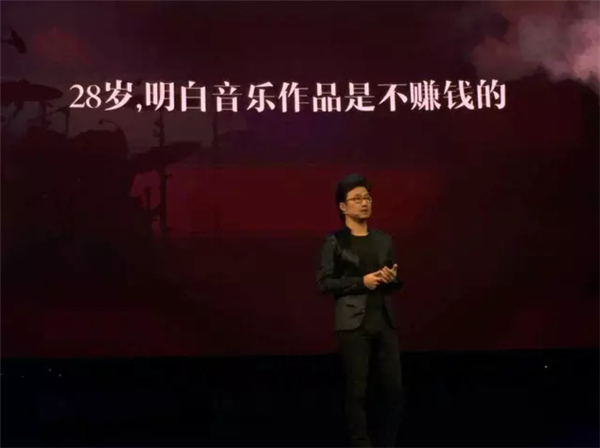 2005年,我刊行了小我第6张创作专辑《盛开的性命》,我自己的名誉进步了,许多人晓得了我,各人开端感觉我是一个歌星,但说了兴许你们会不置信,我其时的支出和一般的工薪阶级没有太大的区分。